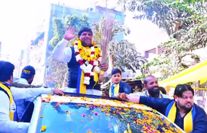 દિલ્હીમાં આપના કદાવર ધારાસભ્ય સામે FIR દાખલ, મહિલાને ફ્લાઈંગ કિસ આપવાનો આરોપ