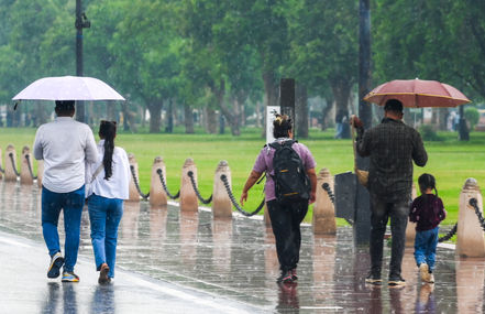 Rain lashes Delhi-NCR, IMD forecasts strong winds, thunderstorms
