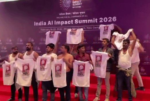 VIDEO: AI ઇમ્પેક્ટ સમિટમાં યુથ કોંગ્રેસના કાર્યકરોનો હોબાળો, ભારત મંડપમમાં ટી-શર્ટ ઉતારી નારેબાજી