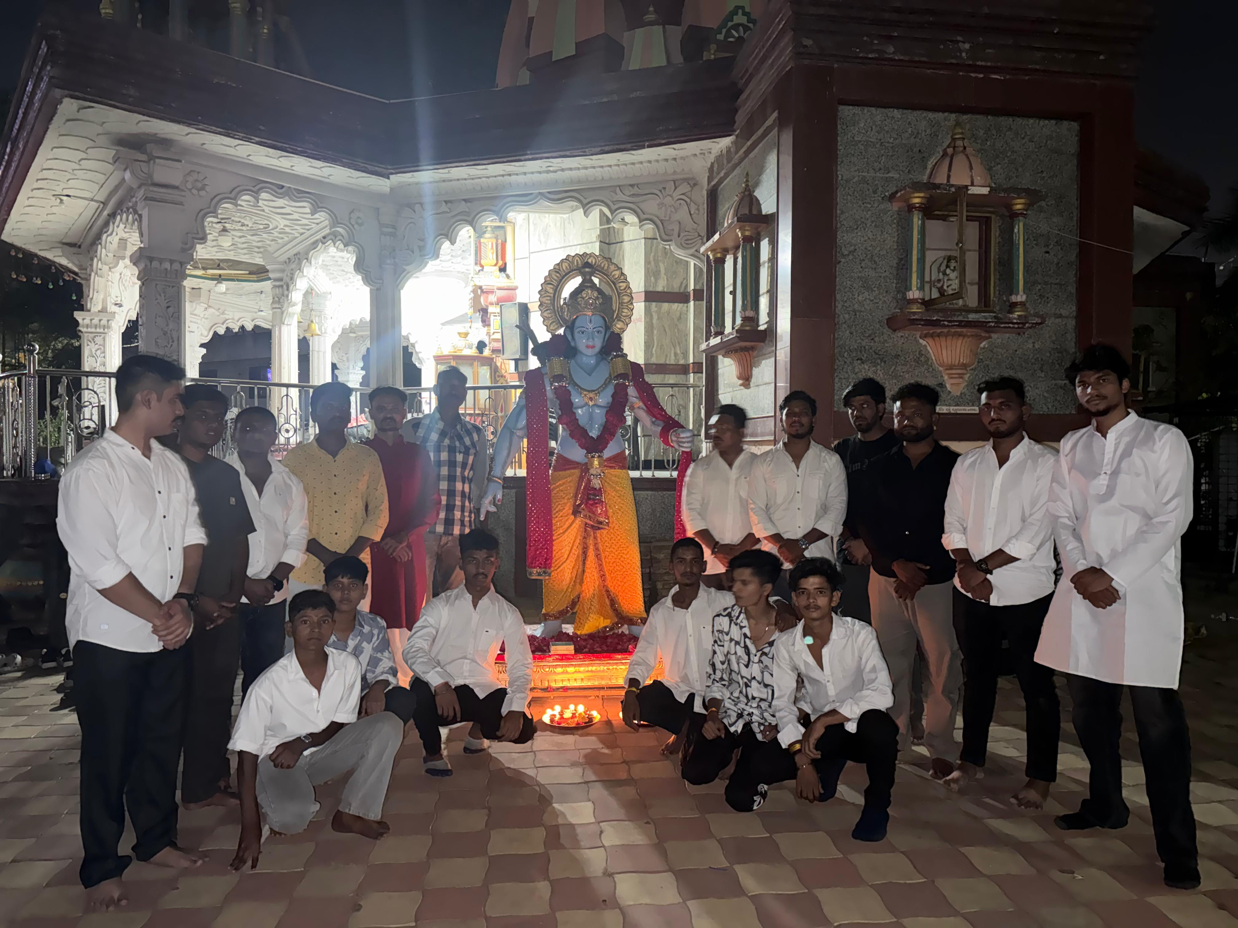કોમી છમકલું થયા બાદ પોલીસે રામજીની શોભાયાત્રાનો જૂનો રૃટ બદલાતાં આયોજકોએ યાત્રા જ ના કાઢી