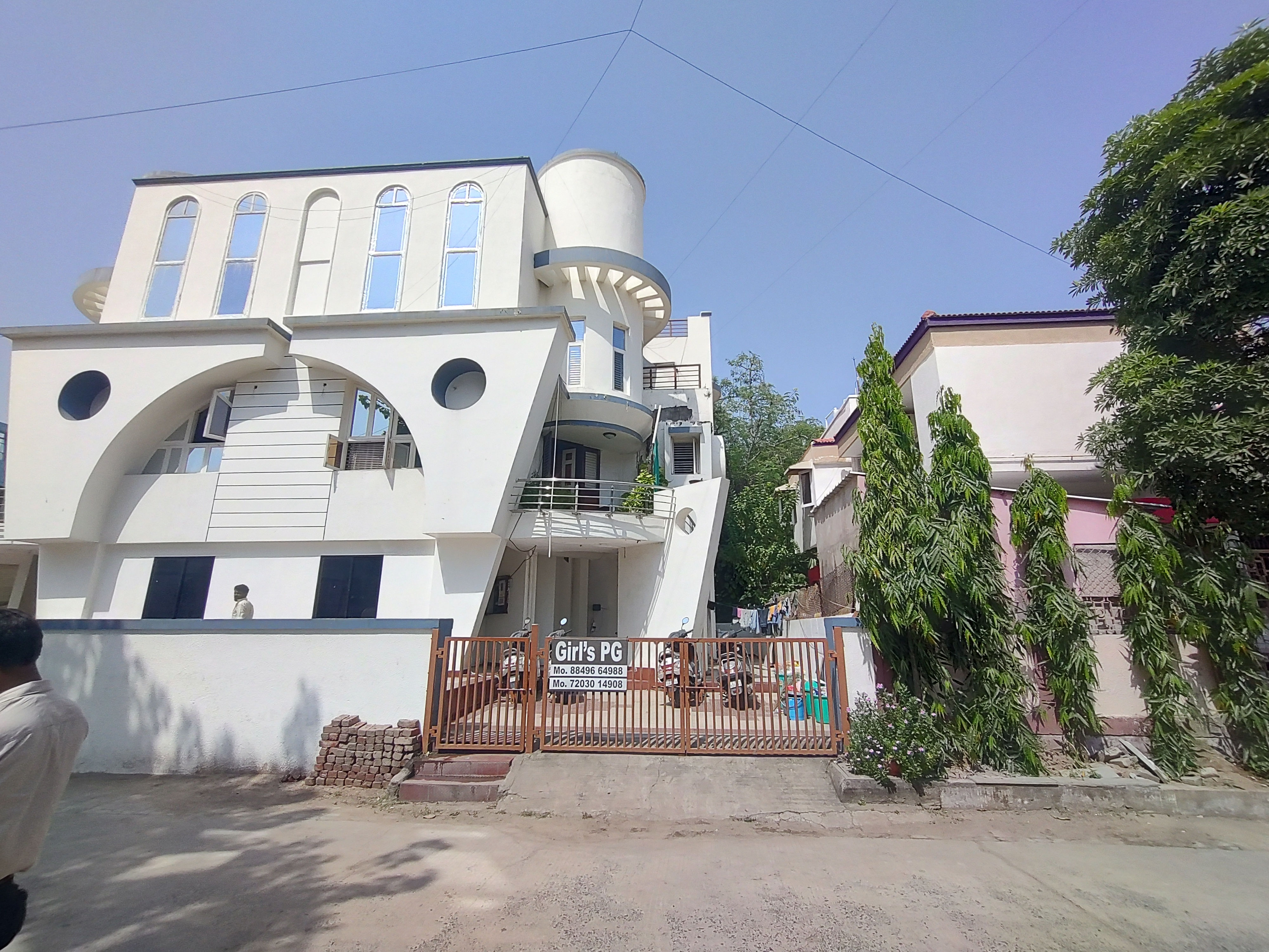 PG clashes in a residential area in Ahmedabad escalate