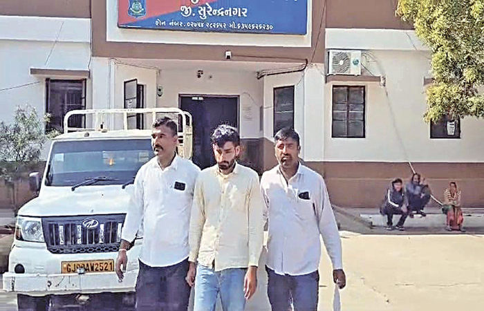 ફલકુ બ્રિજ નજીક પીકઅપમાંથી રૂ. 3.81 લાખનો દારૂ ઝડપાયો