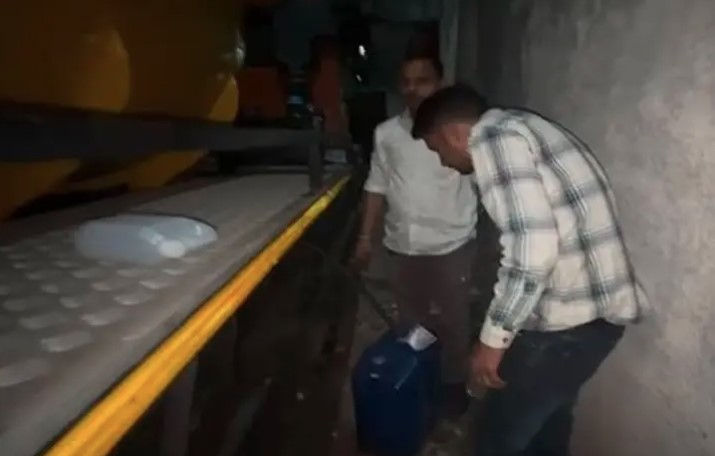 Vadodara SOG team nabs two for diesel theft
