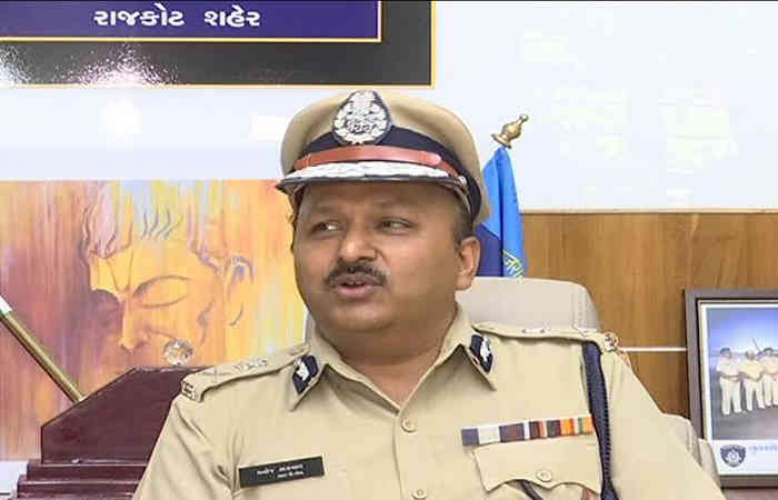 તોડ કાંડ: રાજકોટ પોલીસ કમિશનરની અંતે બદલી થઈ