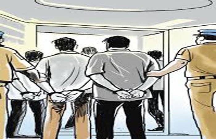 દેવળિયા ગામે જુગાર રમતા 7 શખ્સ ઝડપાયા