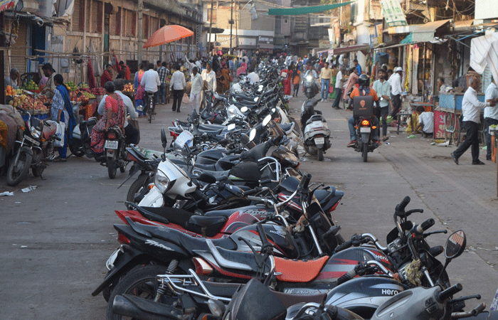 ભાવનગર: નો પાર્કિંગના જાહેરનામાના પગલે વેપારીઓમાં ઉગ્ર રોષ