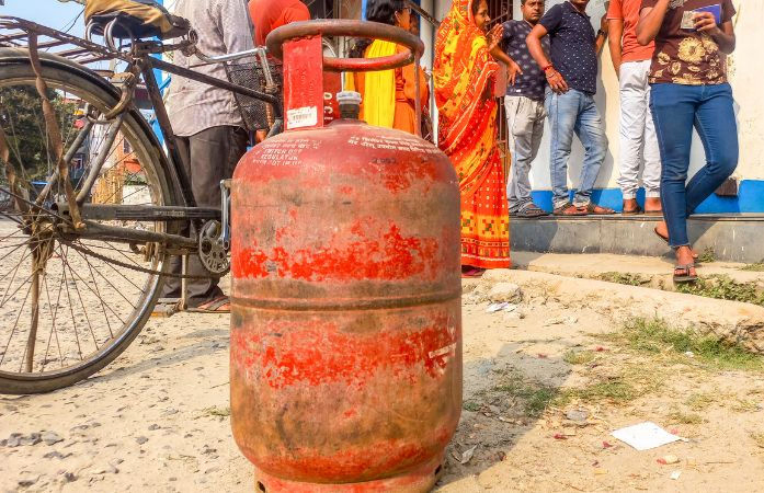 ઈરાન યુદ્ધ વચ્ચે LPG સિલિન્ડર બુકિંગના નિયમ બદલાયા, જાણો હવે કેટલા દિવસમાં થશે બુક
