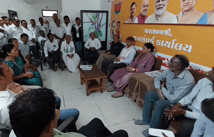 નર્મદા: ધરણા પર બેસેલા ભાજપના મહિલા ધારાસભ્યના ધરણા સમાપ્ત, આદિવાસી સમાજ સમર્થનમાં આવ્યો
