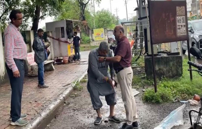વિસ્તારના પ્રશ્નોને લઈને કાઉન્સિલર અને સીટી એન્જિનિયર વચ્ચે જાહેરમાં તું તું મેમે