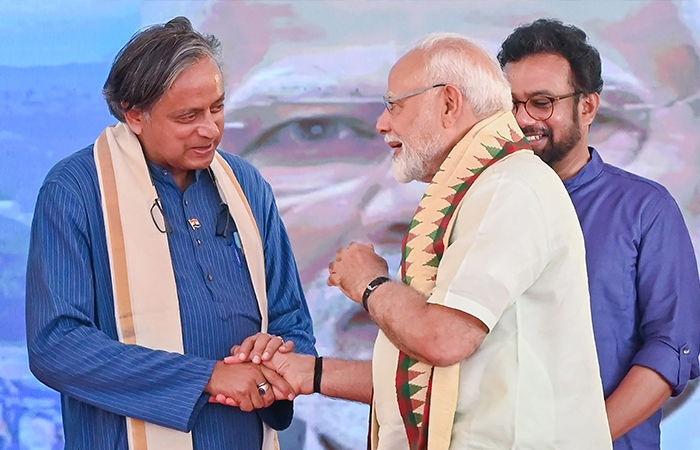 શશી થરુર કોંગ્રેસની મહત્ત્વની બેઠકમાં જ ગેરહાજર, પાર્ટીથી અંતર જાળવતા હોવાની અટકળો