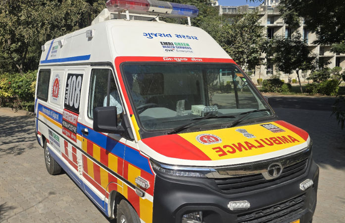 Four burnt alive as ambulance ferrying newborn to Ahmedabad catches fire near Modasa