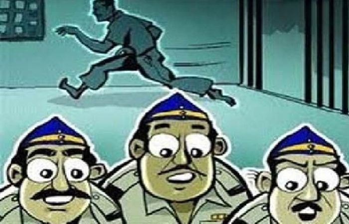 વાપી રેલવે પોલીસ ચોકીમાંથી આરોપી ચકમો આપી ભાગી ગયો
