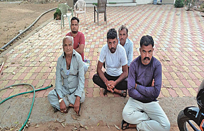 ખાંભડામાંથી જુગારની ક્લબ ઝડપાઇ  5 શખ્સ પકડાયા, 5 નાસી છૂટયા
