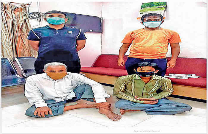 આણંદના ખાટકીવાડ વિસ્તારમાં ગૌવંશની કતલ કરતા બે શખ્સો રંગેહાથ પકડાયા
