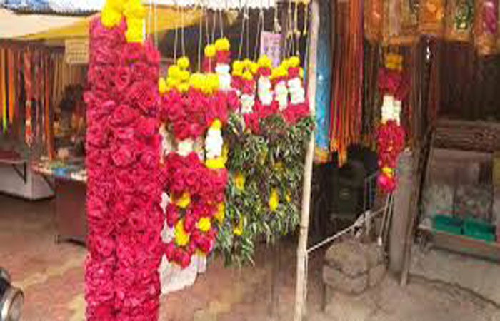 શિર્ડીમાં ભક્તોને લૂટાતાં અટકાવવા પ્રસાદ- ફૂલનું રેટ કાર્ડ