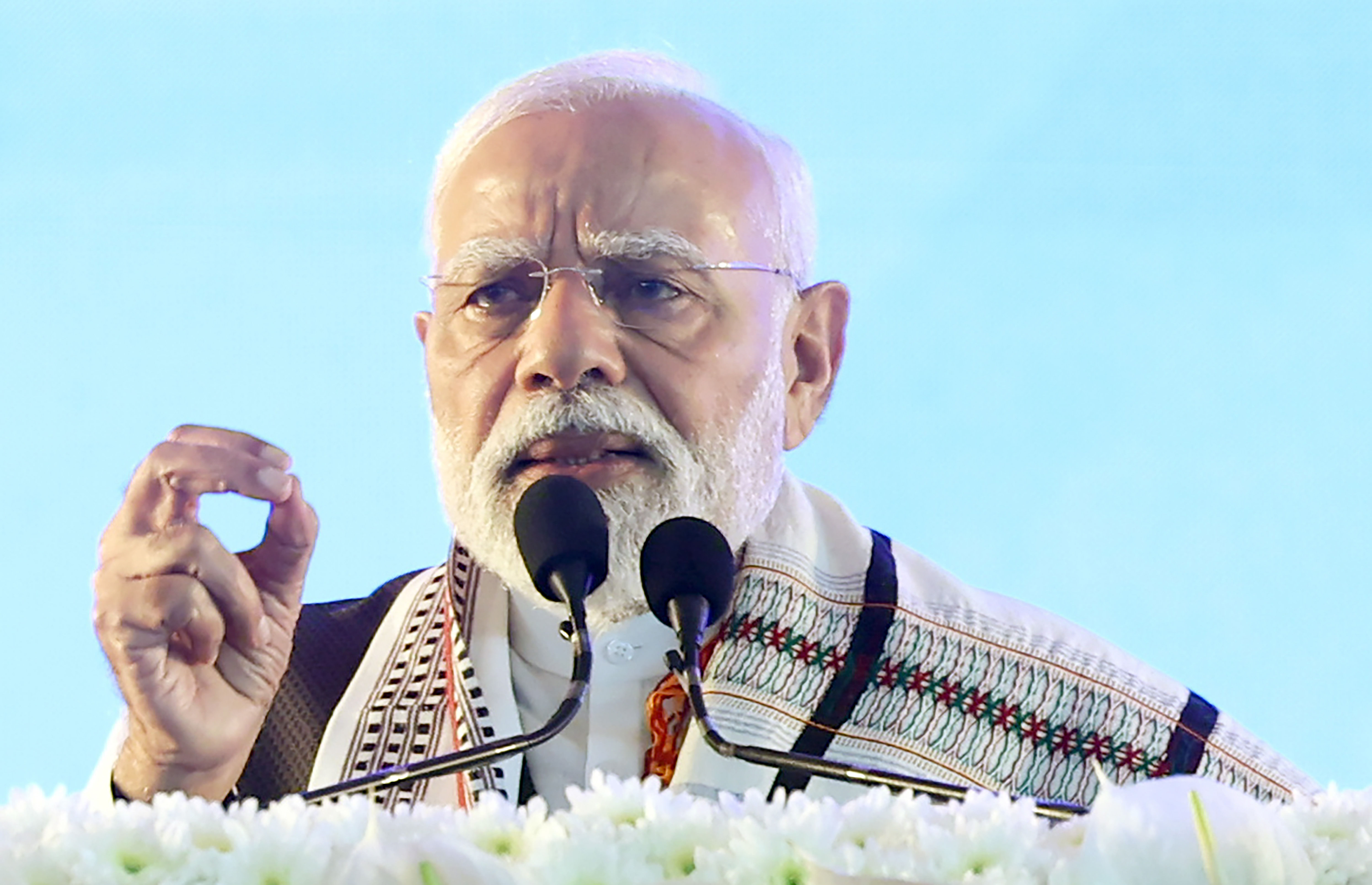 'હું તમારી સાથે છું, શાંતિના રસ્તે ચાલીને પોતાના સપના પૂરા કરો', મણિપુરથી PM મોદીનો મેસેજ