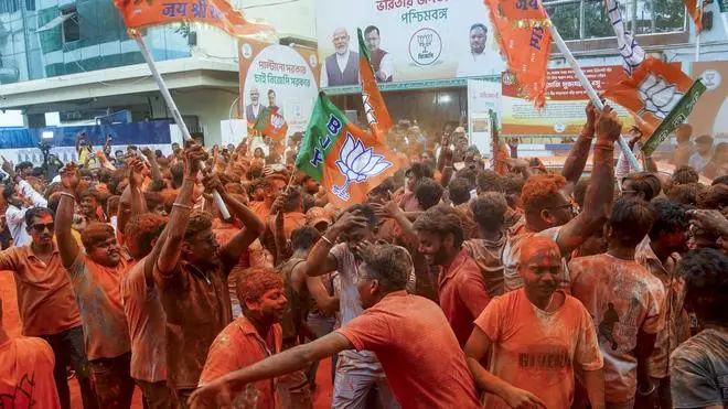બંગાળમાં તૃણમૂલનો કિલ્લો તૂટયો, ૨૧ રાજયમાં એનડીએ, માત્ર ૬ માં ઇન્ડિયા ગઠબંધન