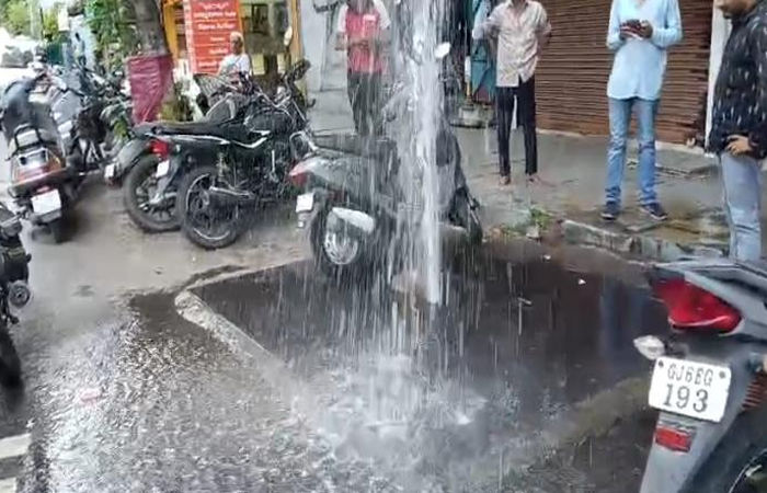 કોઠી ચાર રસ્તા પાસે પાણીની મુખ્ય લાઈનમાં લીકેજ, લાખો લિટર પીવાના પાણીનો વેડફાટ