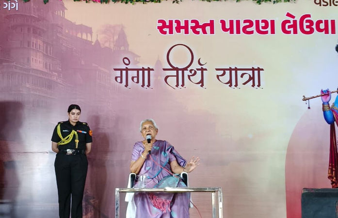 ગુજરાતના પૂર્વ CM આનંદી બેન પટેલે માતા-પિતાને ચેતવ્યાં, કહ્યું - 'કૉલ આવતા દીકરી અચાનક બાજુના રૂમમાં જાય તો..'