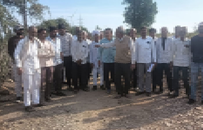 બાબરાનાં ચમારડી ગામે ખેડૂતો દ્વારા પવનચક્કીની કામગીરી સામે વિરોધ