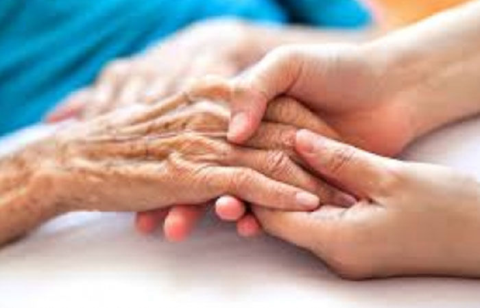 Women with ovarian removal at greater Alzheimer’s risk later in life: Study