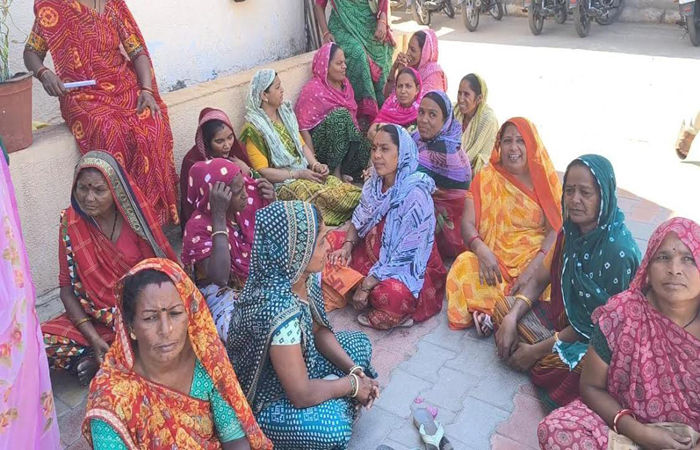 સુરેન્દ્રનગર મનપાના 300 સફાઈ કર્મચારીઓ હડતાળ પર ઉતરી ગયા