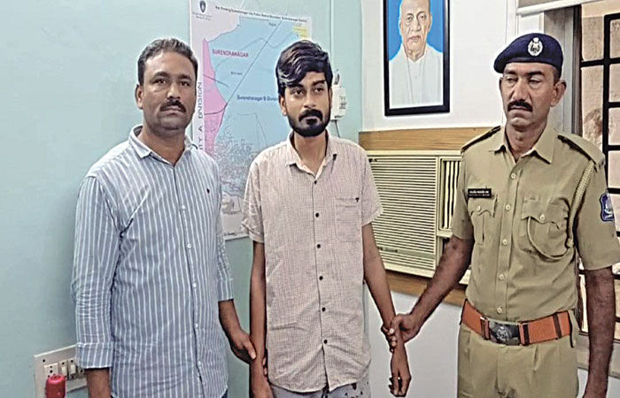 વઢવાણ ગેબનશાપીર પાસે કાર ચાલકે નશાની હાલતમાં બાઈક સહિત 3 વાહનને અડફેટે લીધા