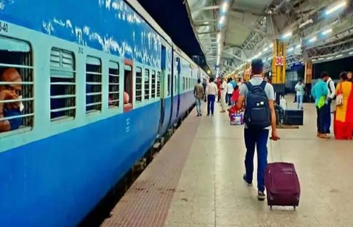 ચાર્ટ બની ગયા બાદ ટિકિટ વેઈટિંગ જ હોય તો ચિંતા ના કરશો? આ રીતે કન્ફર્મ ટિકિટ મેળવો