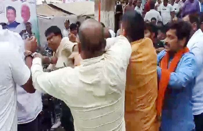 બિહારમાં કોંગ્રેસ કાર્યાલયમાં મારામારી: કાર્યકર્તાઓ લોહીલુહાણ, પૂર્વ MLC અજય સિંહ પણ ઈજાગ્રસ્ત