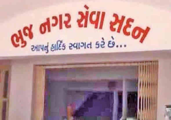 ધુનારાજા ડેમની આવની સફાઈ કરવામાં ભુજ પાલિકા બેદરકાર