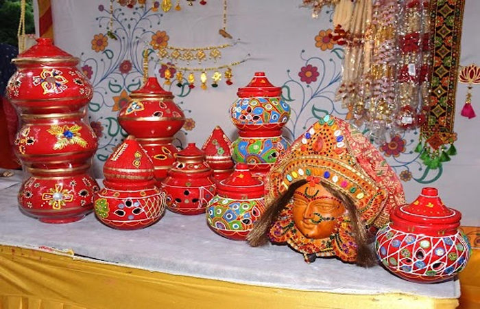 જામનગરના સખી મંડળની બહેનોએ ડિઝાઇન કરેલા ગરબા બન્યા લોકોના આકર્ષણનું કેન્દ્ર