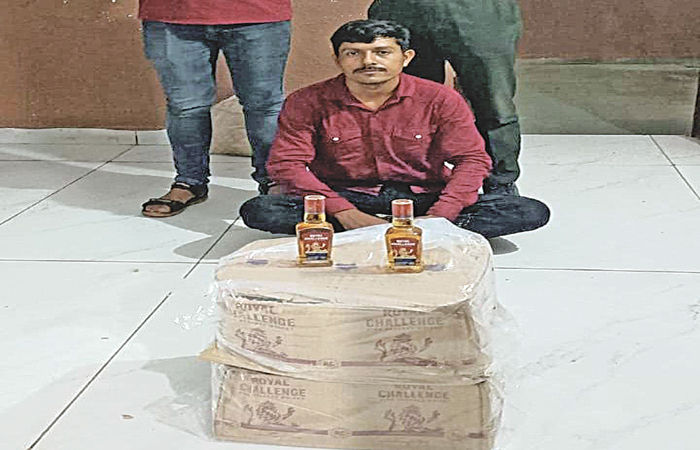 ધ્રાંગધ્રાના દુદાપર ચોકડી નજીક કારમાંથી દારૂની 95 ઝડપાઇ