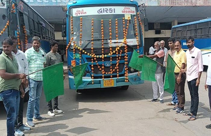 જામનગર એસ.ટી વિભાગના ધ્રોલ ડેપો 7 નવી એસટી બસની ફાળવણી : ઝંડી બતાવી પ્રસ્થાન કરાવાઈ