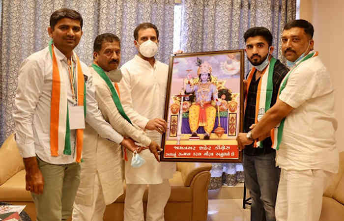 કોંગ્રેસના રાષ્ટ્રીય મહાસચિવ રાહુલ ગાંધીનું જામનગર એરપોર્ટમાં કોંગી આગેવાનો દ્વારા સ્વાગત કરાયું