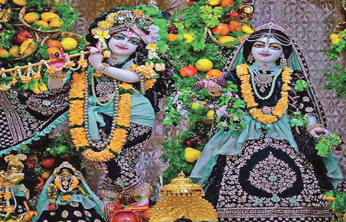 રાધા તું બડભાગીની, કીન્હ તપસ્યા કિન? તીનલોક તરનતારન, વહ તેરે આધિન