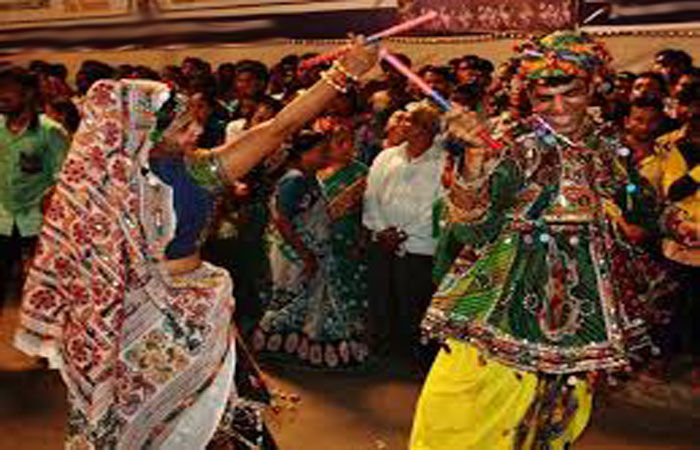 ગરબા- રાસમાં  રોમિયો પર વોચ માટે  મહિલા પોલીસો સાદાવેશમાં 'ઘૂમશે'