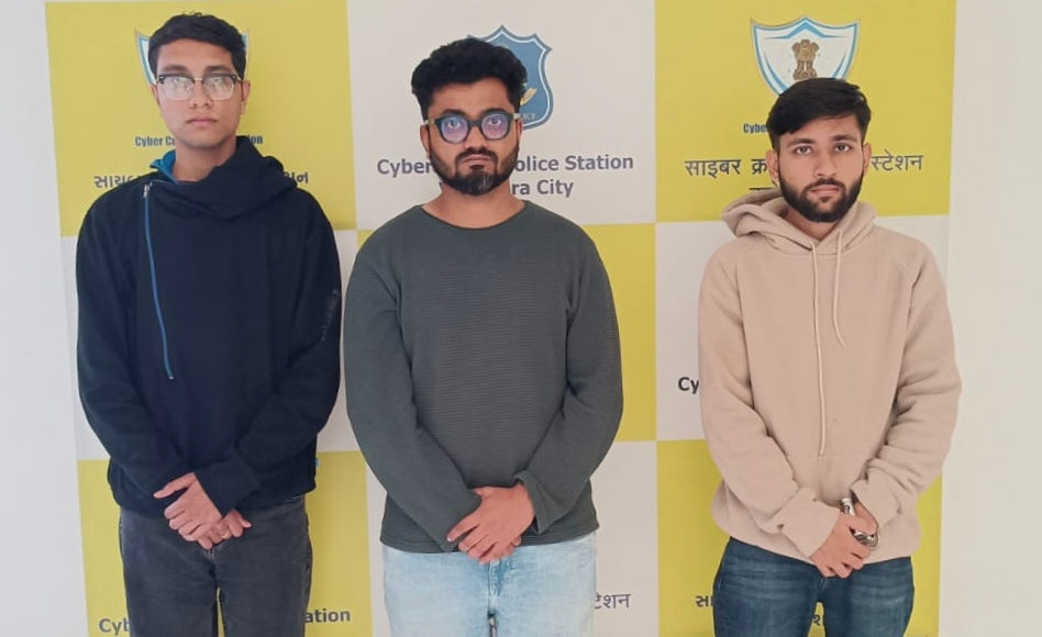 વડોદરાના બંગલામાં ઇન્ટરનેશનલ કોલ સેન્ટર ચલાવતા ત્રણ યુવકોએ 80 થી વધુ વિદેશીઓને ફસાવ્યા