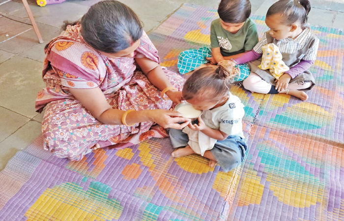 ખેડા જિલ્લાની વિવિધ દૂધ મંડળી દ્વારા 2,930.85 લિટર દૂધનું દાન