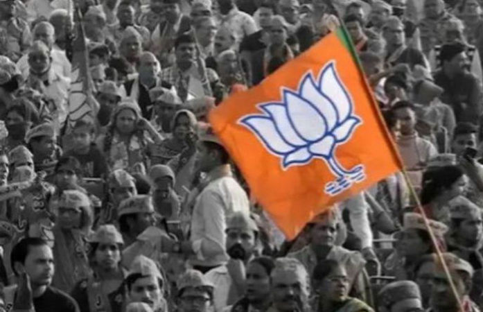 નવસારી ભાજપમાં ભડકો: નિમણૂકના બીજા જ દિવસે 4 હોદ્દેદારોના રાજીનામા, અન્યાયનો આરોપ