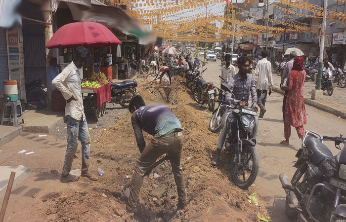 હળવદ શહેરમાં તહેવાર ટાણે ખોદકામથી લોકોને હાલાકી