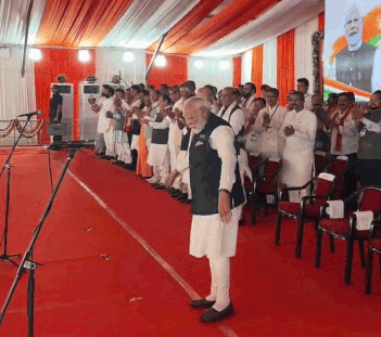 VIDEO : PM મોદીએ જાહેર મંચથી અનોખા અંદાજમાં બંગાળની પ્રજાનો આભાર વ્યક્ત કર્યો