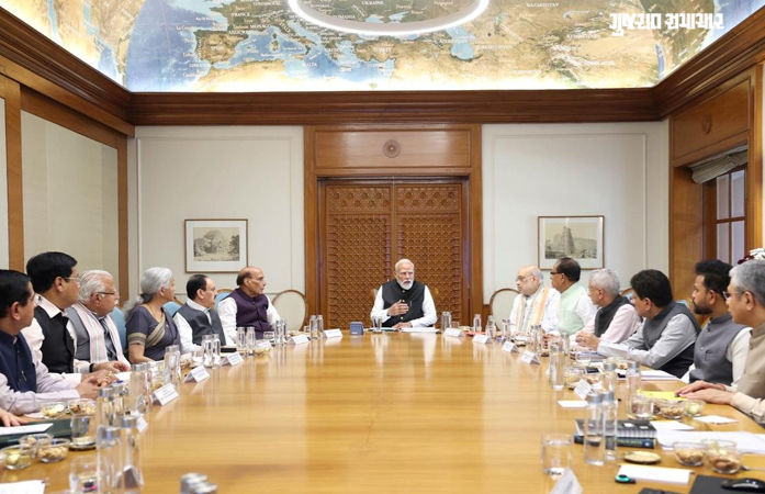 પશ્ચિમ એશિયા સંકટ: PM મોદીની અધ્યક્ષતામાં ત્રણ કલાક ચાલી CCS બેઠક, મંત્રીઓ-સચિવોને મોટા નિર્દેશ