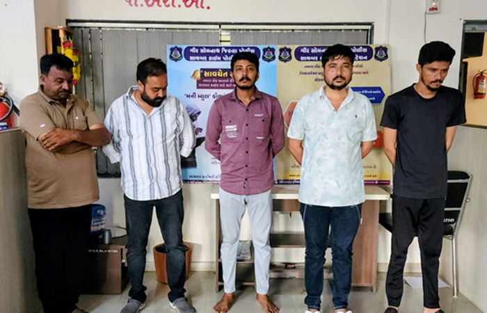 ગીર સોમનાથમાં 310 કરોડનાં સાયબર ફ્રોડ રેકેટનો પર્દાફાશ, પાંચ શખ્સો ઝડપાયા