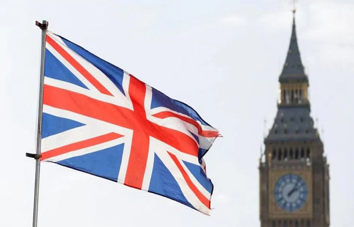 UK માં ઈમિગ્રન્ટ્સે PR માટે 5ની બદલે 10 વર્ષ રાહ જોવી પડશે, નવા પ્રસ્તાવથી ભારતીયોને થશે અસર