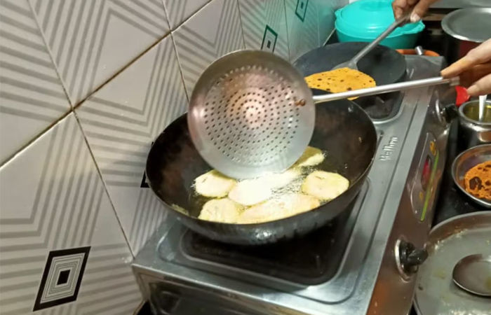 સુરતીઓ રાંધણ છઠની પરંપરાગત વાનગીઓ માટે હવે ઘરના બદલે કેટરીંગવાળા પર નિર્ભર