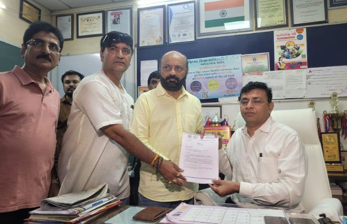 અમદાવાદ: ખાનગી ટ્યુશન ચલાવતા શિક્ષકો અને ગેરકાયદે ડે-સ્કૂલો સામે રોષ, 'જનતા રેડ'ની ચીમકી