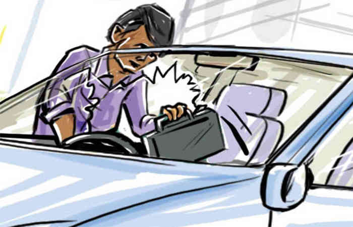 વડોદરા: નિઝામપુરામાં કારનો કાચ તોડી 1.70 લાખ રોકડા, 2 મોબાઈલ અને લેપટોપની ઉઠાંતરી