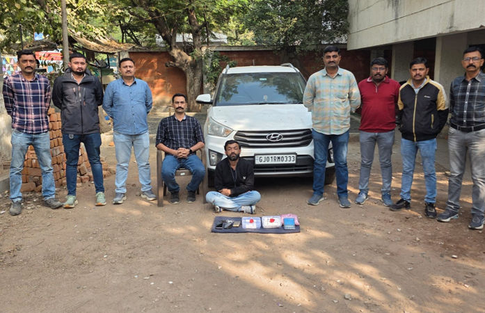 અમદાવાદના જૂહાપુરામાંથી 50 લાખના MD ડ્રગ્સ સાથે રીઢો ગુનેગાર ઝડપાયો