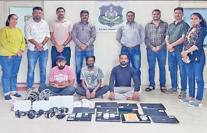 આંતરરાષ્ટ્રીય કોલ સેન્ટરના રેકેટનો પર્દાફાશ : મહિલા સહિત ચાર પકડાયા