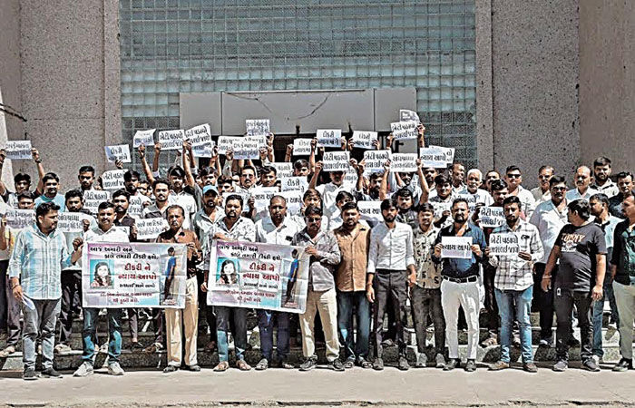 આણંદમાં 2 વિદ્યાથનીના શંકાસ્પદ મોતઃ ધોળકા-બાવળામાં કોળી સમાજમાં રોષ
